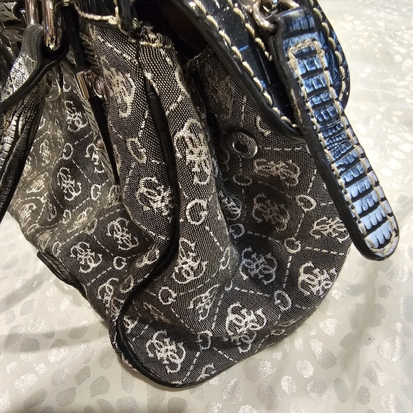 Vintage Guess Handbag - Gray and Silver - VGUC - Monogram - Picture 13 of 15